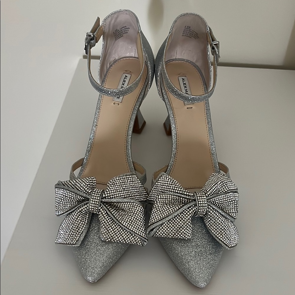 Elegant Silver Bow Heels size 8.5
